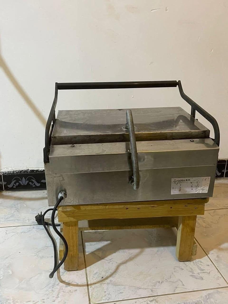 كابسة صاج تركي المنشأ حراره فول نضيفة 80‎%‎ 
تستلمه على الفحص 
العنوان حله 
الرقم ***********للتواصل واتساب .
