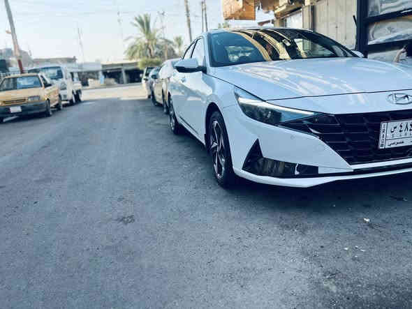 السلام عليكم هونداي النترا 2022 سيارة جديدة فول مواصفات 
بصمة
فتحة
تشغيل عن بعد 
داخل ابيض 
مكينة 2000 
كير AT 
وبقية المواصفات المعروفة السيارة بعدها بضمان شركة هونداي مكفولة من صبغ وتبديل وبارد بغداد باسمي ماشيه 42 حقيقي ع ايدي سعرها (180) وللمعلومات اكثر الاتصال على الرقم (***********)
