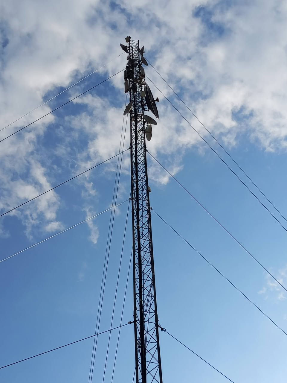 السلام عليكم تم صيانه خمسه ابراج العاصمه بغداد شغلنا في كافه المحافظات متوفر حديد ابو ال 45 وابو ال 35 توصيل موجود لكافه المحافظات متوفر كادر لصيانه الابراج ***********
