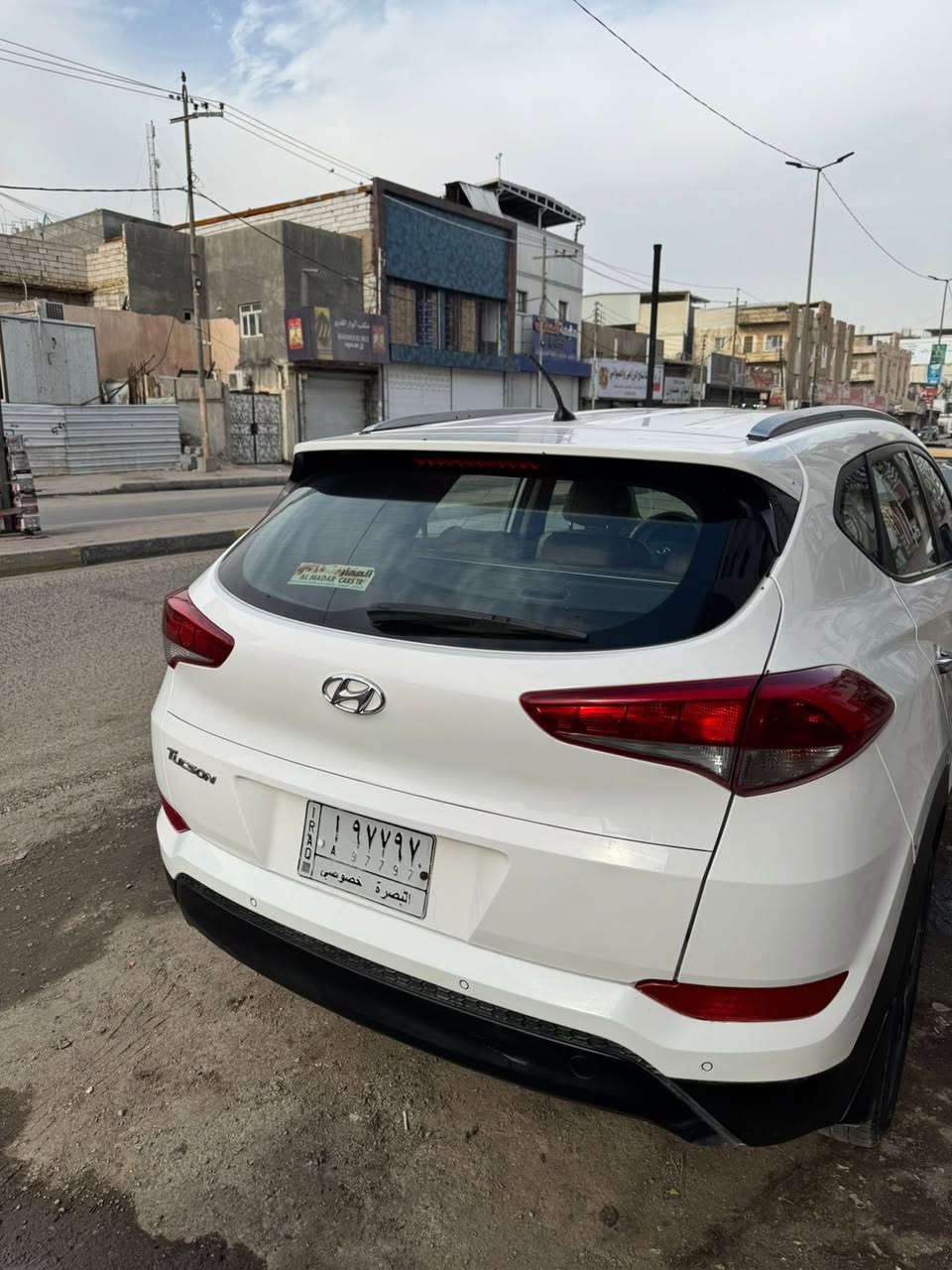 السلام وعليكم  توسان 2017 سيارة جديدة  مكفوله بيها بس البنيد مبدل بدون ضربه سبب التبديل جارد 
175
***********
