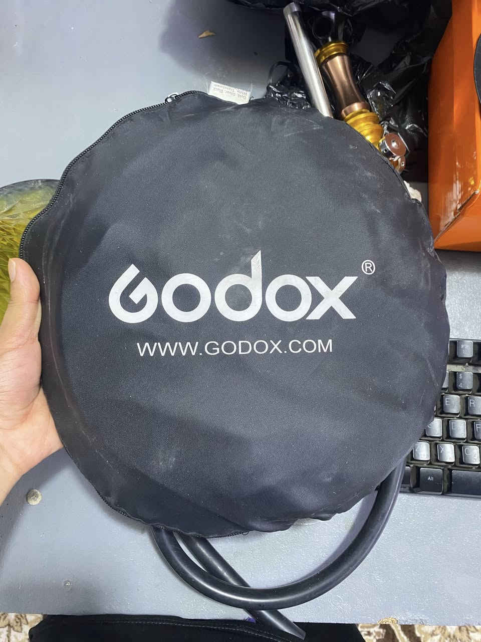 السلام عليكم 
عندي كامره 7200  الشتر مالتهه 24474k  كلشي بيهه شغال نقل الصور عن طريق ال wi-fi   وياهه  العدسه 140-18  و گريب وشاحنه عدد 2 و وبطاريه  عدد 1 بالجديد الفلاش من اطك صوره  ضواه قوي بس   وجنطه هم وياهه والستاند ماا كامره 3100 اذا تريده هم وياهه وكذالك ال godox 
رايدهه 550 قفلهه


**إذا كنت صاحب هذا الإعلان وتريد حذفه لأي سبب، رجاءا أرسل رسالة إلى الدعم الفني**