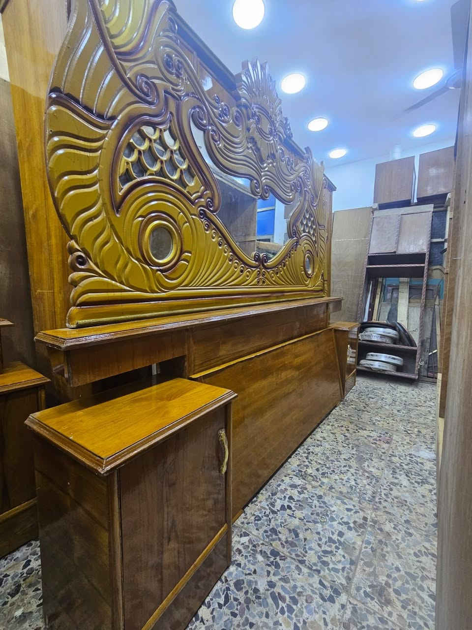 غرفة عراقيه ام خمسه مستعملة اخت جديده نظافتهه 90 الميه كل ضرر مابي. سعره 500 وبي مجال مكاني شعب شارع صحه ديوان واكو توصيل داخل بغداد لاتصال واتساب فقط***********
