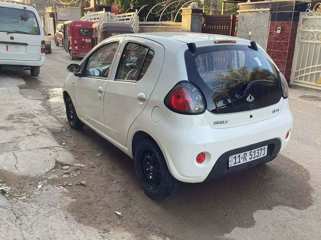 بانده للبيع موديل ٢٠١٢ 
مكينه جديده مال حاويه بعده الوصل عندي كير بحاله جيده صدرها تمام زين تبريد شغال بيها صبغ قطعتين بيها والداير الخلفي سياره نعمه من الله 
سعر ٤٤ وبيها مجال للعمله تحويل ثاني يوم باسم بنيه  رقم الهاتف *********** مكاني الشعب
