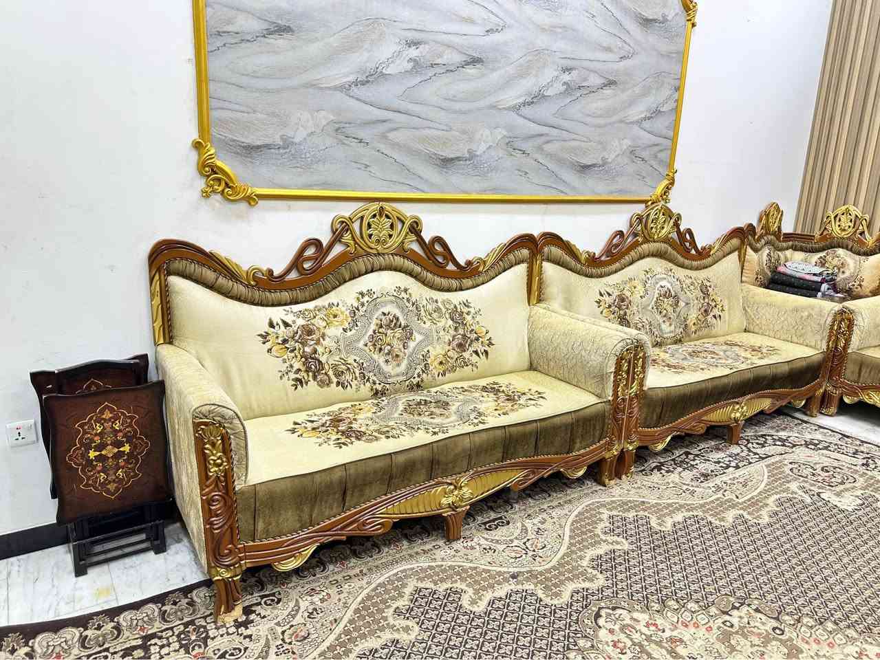 السلام عليكم تخم و نصف للبيع 14 مقعد نضيف جدا شغل درجة اولى ضمان 5 سنوات اخذتة جديد السعر 850 بي مجال قليل العنوان بغداد جسر ديالى الكرغولية خلف حمام الامراء للتواصل *********** بغداد, العراق
