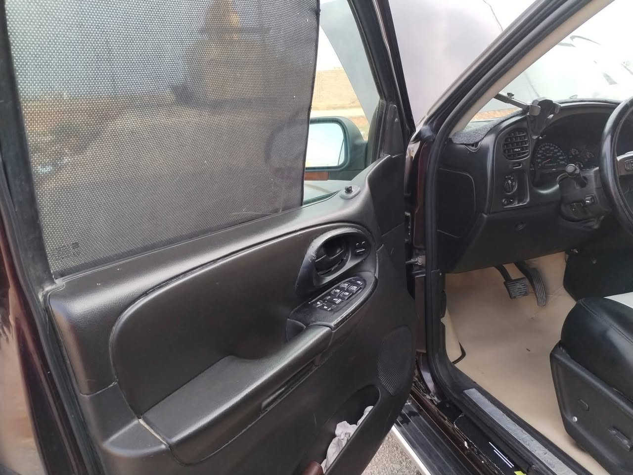 السلام عليكم اخوااان يرجى قرأة التفااااصيل قبل الأتصال بلايزر للبيع 2009لون كرزي رقم سليمانيه سنويه بعدها ماساقطه تحويل غرامه شرط السياره بيها فقط قطع صبغ اثر جراد تقريبا اربع قطع ونص السياره فول مواصفات واحد على واحد للأخير فتحه داخل جلد اسود حاكيه تحكم جهتين كروز سرعه بريك +سكلتر كهرباء شاشه كامره حساسات اشاير مري بجم تاهو اصل حداديه خلفي أمامي جديده جداً جداً وضع شركه تخم تاير مشلن جديد كير ومحرك لوووووك شادهن جدد منضومة زنون شمسي عالي ناصي صافره حاكيه فيدراليه السياره جاهزه ع اخر حبه حتا دهن ماتبدل السعر 100الشراي يتصل على تلفوني واذا اكو مراوس حسب القناعه مو مشكله ***********و***********
