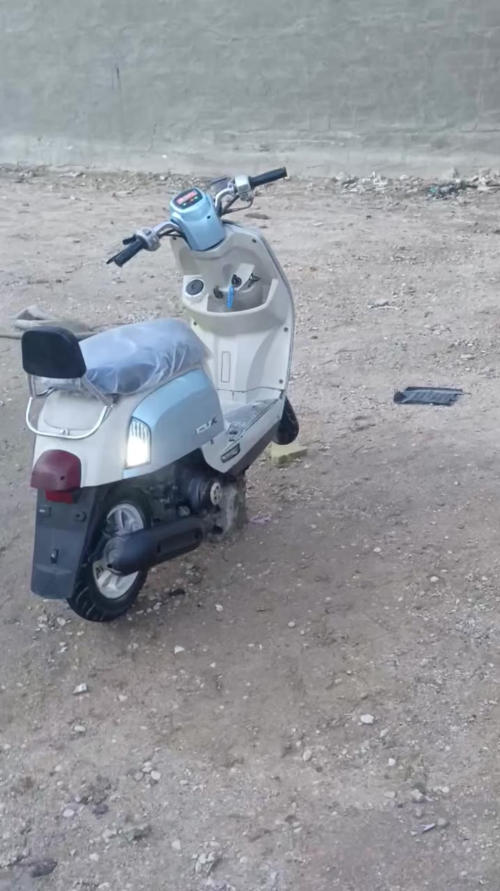 السلام عليكم من رخصت لكروب دراجه بوليس نوزل مديل 2010للبيع سعر 600قفل دراجه كامله مال جناي مكينه مامفتوحه كفرات مابيهاا ختم مكان كربلاء امن الداخلي للستفسار اتصل ***********بي واتساب
