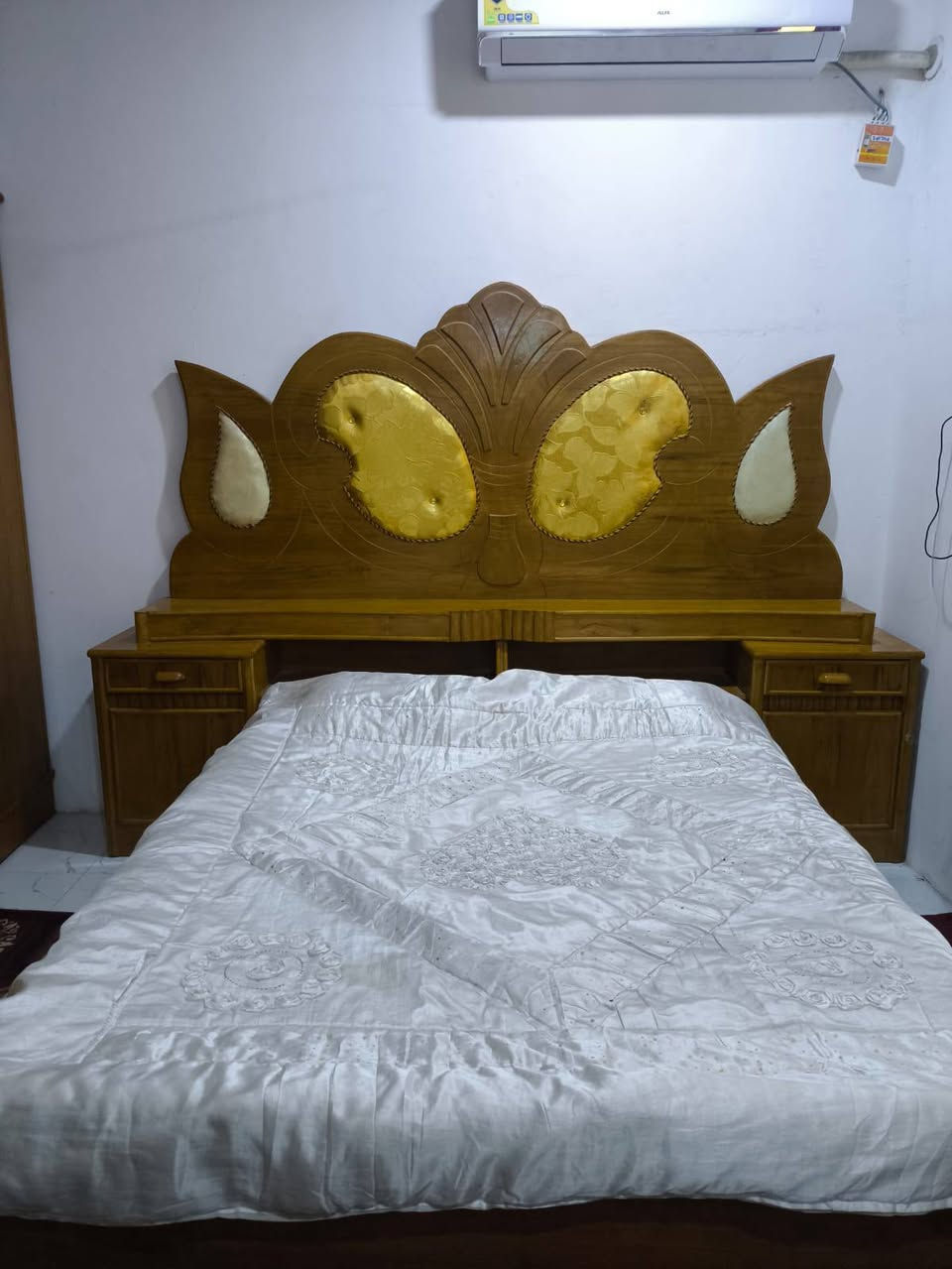 غرفت اخشاب صاج عراقي المكان نجف سعر ٩٠٠ وبي مجال ***********
