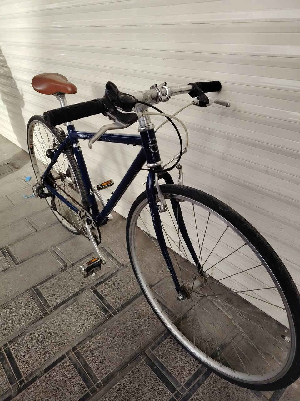 ويكند  صناعة يابانية معدن ألمنيوم خفيف كلش حجم الإطار 700x28 دراجة وضع حاوية كامل من أي نقص عكرب بريكات شغال وجاهز  السعر ١٠٠ مكاني بغداد مدينة الصدر يوجد توصيل ***********
