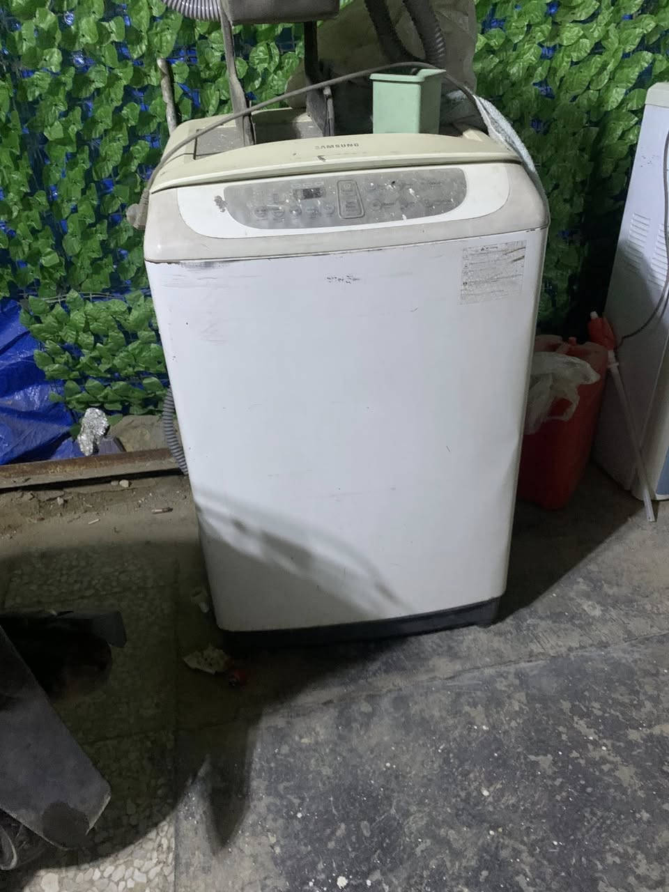 سلام عليكم 
الصوبه عشتار بس متروكه شغاله مابيها شي قيم واخذ 
البراد نظيف حار بارد على الفحص 
الغساله جانت طبيعيه تشتغل بس هسه تترس مي طبيعي تغسل بس مجفف ١٢ كيلو سامسونك قيم واخذ مكاني الشعب سوق شلال


**إذا كنت صاحب هذا الإعلان وتريد حذفه لأي سبب، رجاءا أرسل رسالة إلى الدعم الفني**