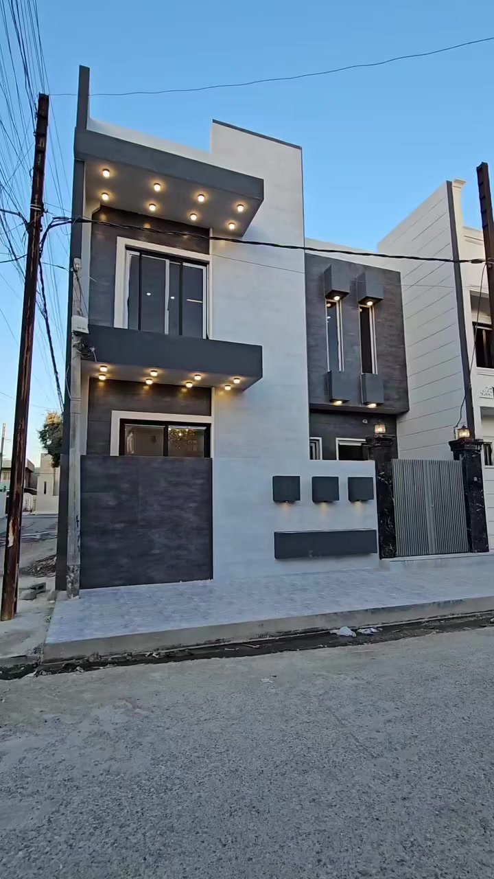 #عروض_ابوادم_للعقار
دار للبيع في حي السكر 
مساحه ١٢٠ م ركن
طابقين زيرو موقع مميز 
ط١/ مطبخ. استقبال. هول. غرفتين نوم. صحيات 
ط٢/ هول. ٤ غرف نوم. صحيات 
للاستفسار الاتصال على الارقام أو مراجعة المكتب 
***********
***********
عنوان المكتب حي السكر مقابل مستشفى الخنساء قرب صيدليه البقيع
