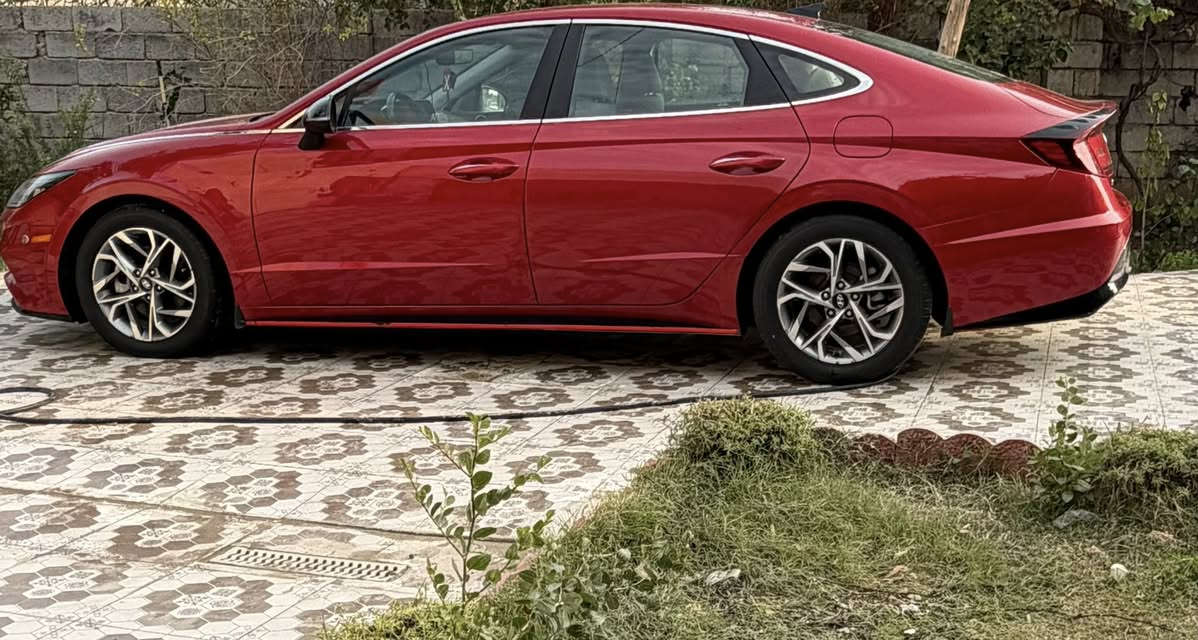 🚗 للبيع: هيونداي سوناتا موديل 2020
📍 مكان السيارة: كربلاء المقدسة

📞 للتواصل: ***********

📊 المسافة المقطوعة: 93,000 ميل

🛠️ المحرك: 4 سلندر – 2500cc

السعر :: 165 وبيها مجال

⚠️ أضرار السيارة

• وارد أمريكي 

• الحادث: الباب الخلفي جهة السائق فقط

• الإيرباكات سليمة (بدون إيرباك)

⚙️ المواصفات:

• فول مواصفات عدا فتحة السقف 

• بصمة تشغيل

• بصمة أبواب

• تشغيل عن بُعد

• داخل لون أبيض مميز

• شاشة كبيرة + شاشة إلكترونية (ديجيتال)

• رادارات كاملة (أمامي، خلفي، جانبي)

• كاميرا دوارة

• مقاعد كهربائية مع نظام تدفئة

• سايد بريك بصمة

• 3 أنظمة قيادة

📌 تفاصيل إضافية

• رقم السيارة: كربلاء مشروع وطني (معوقين)

• باقي سنة وتصبح حرة للتحويل 

• لون السيارة: أحمر مميز
