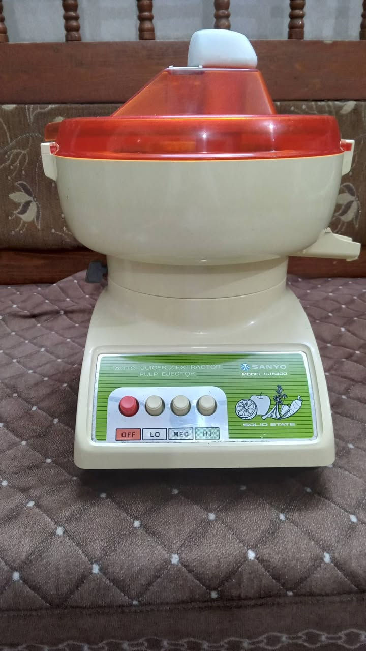 سلام 👋عليكم 
للبيع معصارة  فواكة + خلاط سانيو ياباني اصلي إستيراد المنشاء العام العراقية نضافه عالية جدآ جداً ليرغب بل شراء يراسل الصفحة او تصال مكان بغداد ***********
