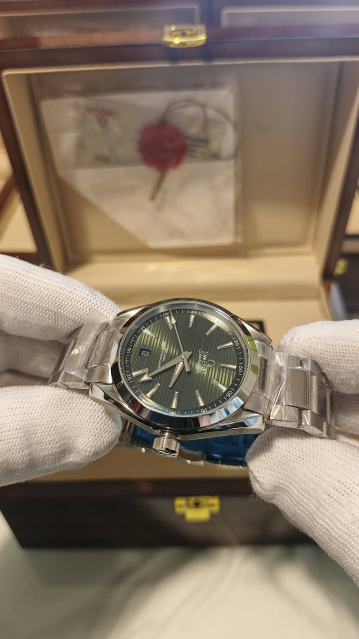 اوتو ماتك 
السعر 105000
بدون علبة 
تتوفر علب سعر العلبة خشب اصلي شعار اوميكا 15000
***********
Message فيكسا للساعات والمستلزمات VEXA on WhatsApp. https://wa.me/message/6ETKNGLXZLVLB
