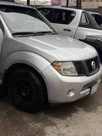 للبيع نيسان باثفندر 2010 خليجي مواصفات LE  تبريد 3 قطع  داخل ارمادة با...