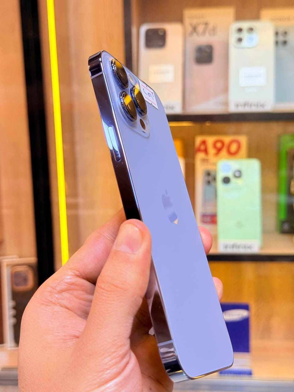 أيفون13 برو ماكس ذاكره 256 بطاريه 92اعتبره فاتحه بيدك من كارتونه ممبدل بي شي مع ضمان5ايام نضافه 100‎%‎ كامل ملحقاته  وتر بروف عل حاسبه كله نورمل
⭕️متوفر اقصاد رافدين منصه⭕️ 
 مكاني بغداد البياع شارع 13 مركز الريس للموبايل
السعر 725 الف  
***********
