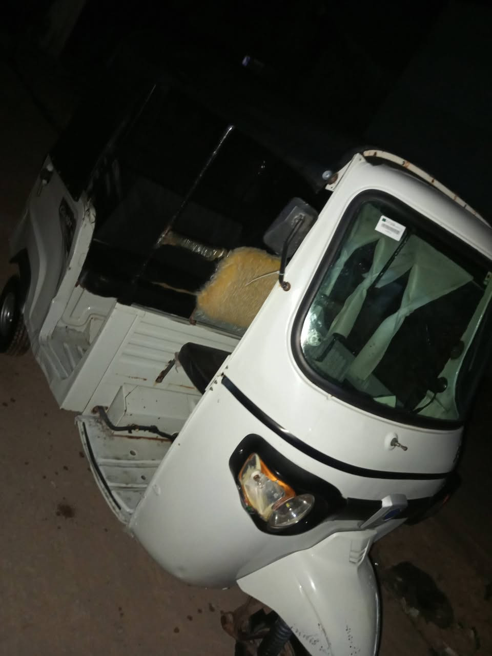 متاح تكتك بياجو موديل 2021 
التكتك اوراق شرط الترقيم 
السعر مليونين وربع 2/250
مكاني ديالئ 
لاستفسار اتصال ***********
