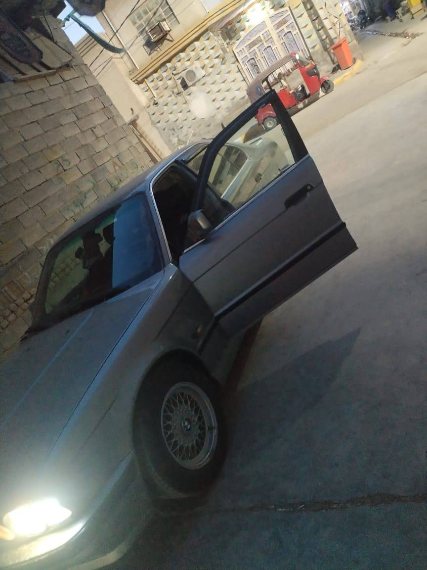سلام عليكم BMW موديل 1992 وارد يابان  بليته اصل مكينه مسكر تك فانوص اكسل ثكيل يعني بل 180رونك 2ونص  سياره مال جناي ممتعوبه ع ايدينه خير من الله مكينه كير اكسل مكفولات شلعه بطناش فول غرفه جديده تخم تاير جديد صدر امامي جديد عربانه خلفيه جديده اني شادها سيارها ماتصرف عليها ربع مكاني بغداد الجزيره السياحيه السعر 62 بيها مجال لطيبين ***********
