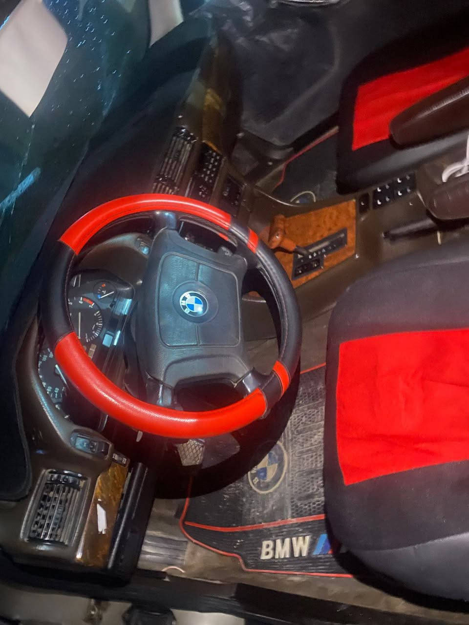 للبيع بيم 730 مكفوله كير محرك صدر جديد مصبوغه عام جماليه 
موديل 91 سنويه ل 28 تحويل مباشر كهربيات زنون جهازه من كلشي 
***********
سعره 38 ورقه
