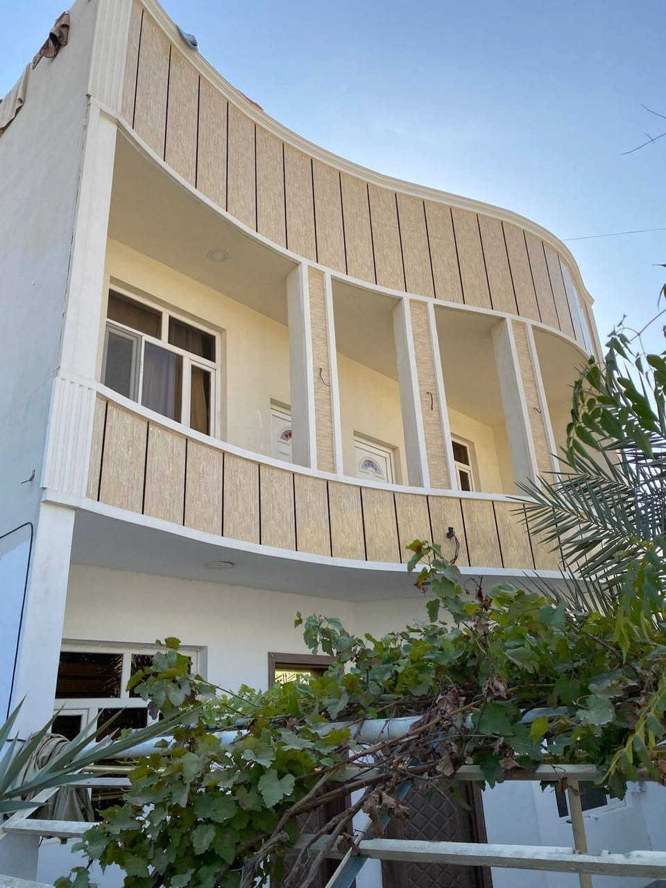 سلام عليكم بيت للبيع
في منطقة حي الملعب  ثاني قطعه عن شارع 40
رقم العقار5093
مساحه 175
الشارع 10
وجهيه 9 اله ربع نزال 20
يتكون عدد الغرف في الطابق الارضي2 /قياسهن 44 +استقبال 7ونص4 + مطبخ 45 + حمام 22 +وصحيه في الطابق الارضي
الطابق الثاني عدد الغرف 4
القياسات 4*4 العدد 2
الثالثه غرفه القياس 46 الرابعه القياس 45 + بيتنونه+مخزن القياس 7*4 وحمام وصحه في الطابق الثاني
السعر المطلوب 160مليون مجال بسيط
***********
***********
