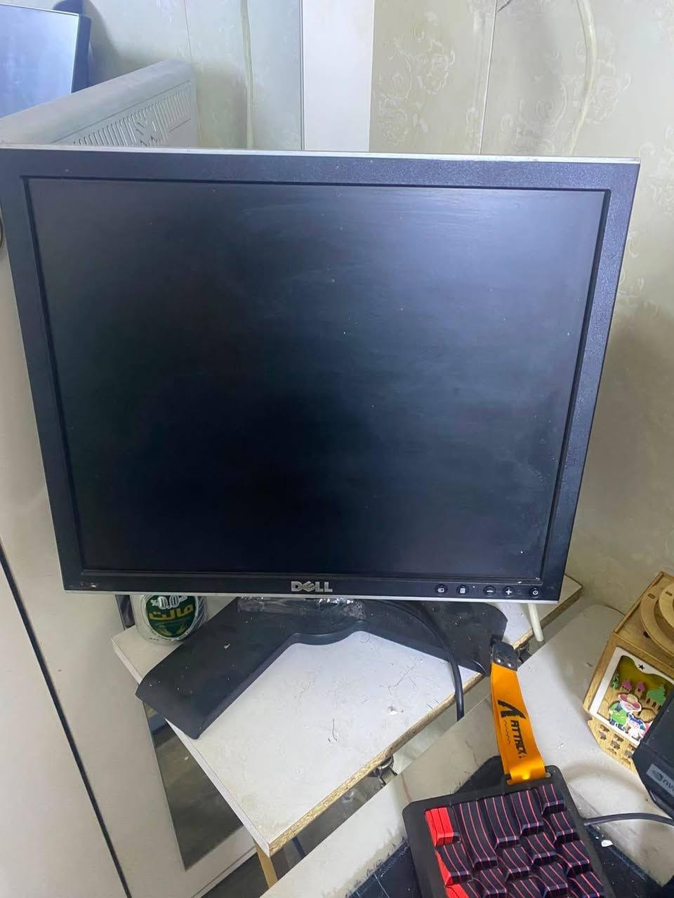 موصفات الكيس
gpu rtx 3060 asus 
m.b b550mk 
cpu r5 5600x 
ram tfarce 2x8 3000 hz
650 azza 
m.2 1t lexar
مبرد هوائي 
كيس نسيت اسمه 3 فان 
كل القطع نضيفه لا بيها خلل ولا داخله تصليح مع كل كراتين 

شاشه samsung Odyssey G4 240 hz 25 ips
مع شاشه ثاني dell 
ماوس اتاك شارك x6 قبل فتره اخذته 
كيبورد اتاك شارك x68 pro he  واير ليس  هم نضيف قبل فتره اخذته
سماعه blody 
كرسي كيمنج 
طاوله
يوبي اس تايكر 1500 
مكاني حي العامل بغداد سعر مليون و250 بيها مجال بسيط  رقم تلفون ***********

