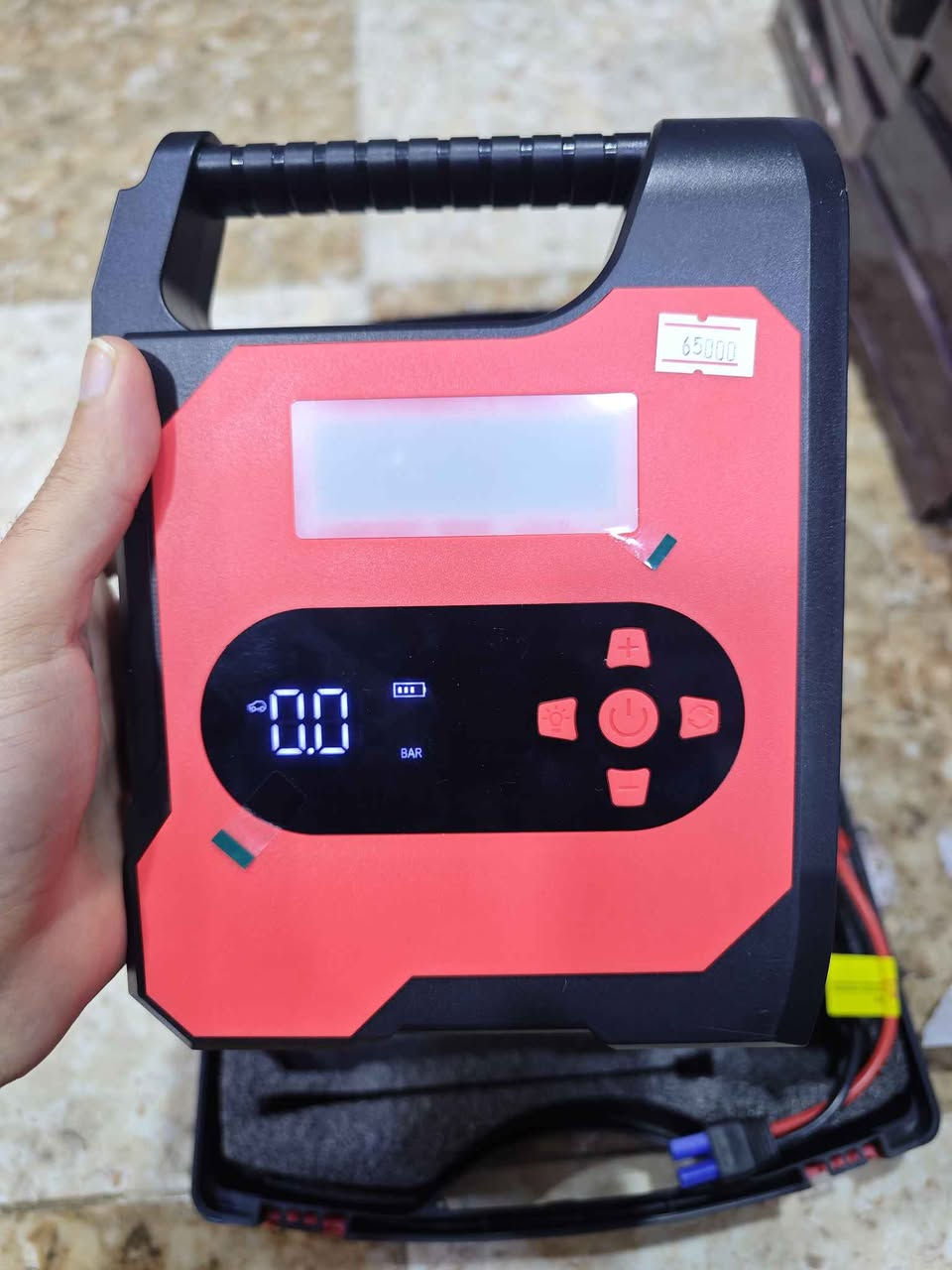 چەتاڵ و کۆمپرێسەری ئەسڵی 12 ڤۆڵت
بۆ هەموو جۆرە سەیارەیەک دەبێت
زیاتر لە 5 جار سەیارە چەتاڵ دەکات
کۆمپرێسەرەکەی زۆر بەهێزە 
ئەلیکترۆنیە و گەشتە ئاستی پێویست ڕاستەوخۆ دەکوژێتەوە
وەکوو پاوەر بانکی سەیارە بەکاردێت
نرخی تەنها 65 هەزارە
گەیاندن هەیە
ناونیشان نالی شۆپ سلێمانی شەستی خوارەوە بەرامبەر فامیلی مۆڵ پێش پردی وڵوبە 
***********
*********** السليمانية, العراق
