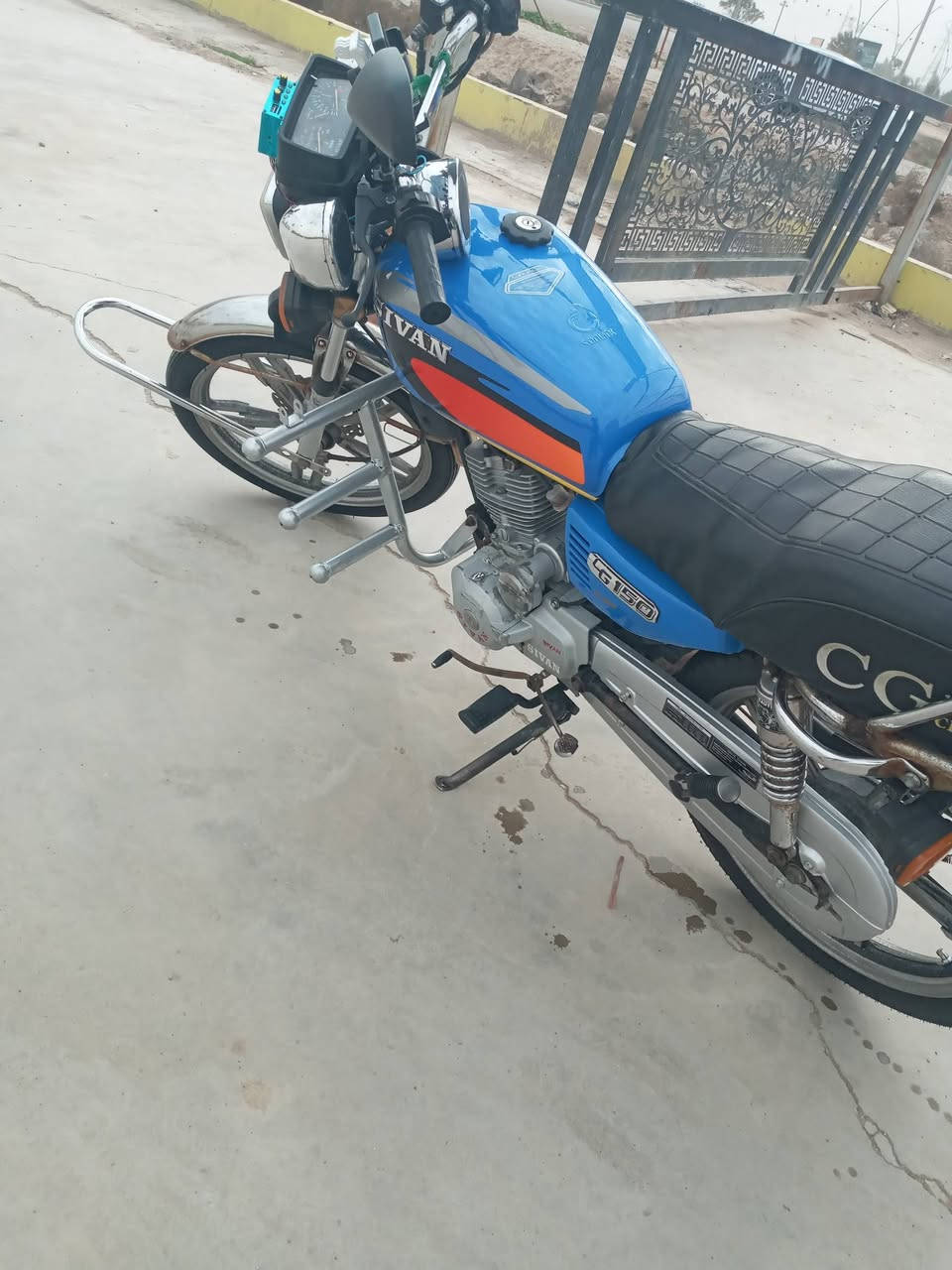 ياالله سلام عليكم ورحمة الله وبركاته
دراجه موديل ٢١ البيع سعر ٤٥٠ بي مجال بسيط أوراق كامل 
دراجه خير من الله المكان تقاطع القدس دور الزراعه 
رقم الهاتف ***********
