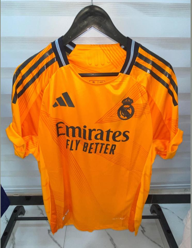 السلام عليكم 
دريسات عدد 255 قطعة تايلندي اصلي وبقياسات مختلفه 
اعدادهن متوزعه كل شعار كذا قطعة
مكانهن بغداد
السعر اقل من سعر الجملة 
سعر الدريس كامل مع الشورت ب 6 ونص 
للاستفسار واتساب 
***********
