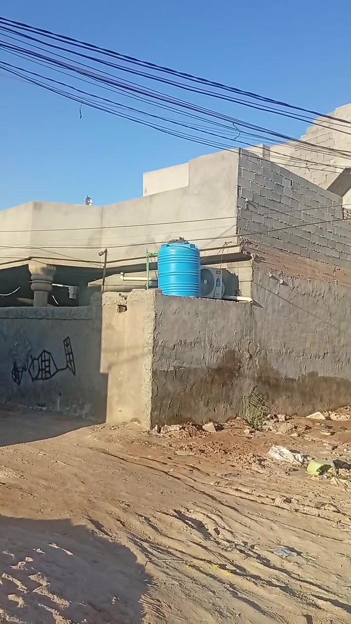 سلام عليكم البيت للبيع مساحة 250طابقين بي غرفتين نوم شراي يجيني هذا رقمي***********

