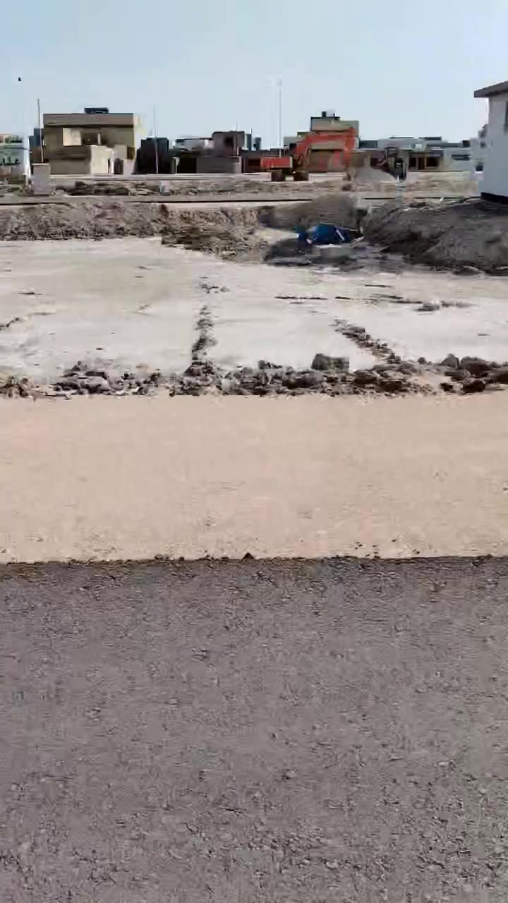 قطعه للبيع في توزيع ديوان المحافظه القديم قرب الملعب الدولي القطعه مساحتها ٢٠٠ متر على خدمات خضراء شارع ١٢ متر القطعه موقعها ممتاز جدا نافذه على شارع ٣٠ سعرها مناسب كافة الخدمات متوفره للتواصل واتساب ***********
