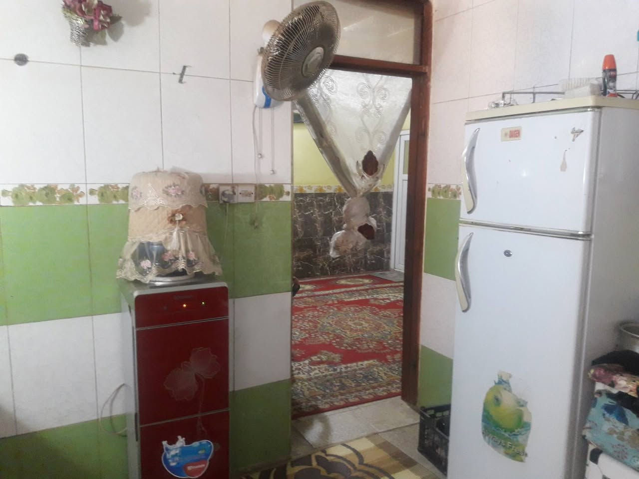 سلام عليكم بيت مساحه ١١٠ قريب على شارع مطار مقابيل قريت الغدير قرب باب مطحنه اساس صب كونكرت يتكون من استقبال ومطبخ و٣ غرف وصحيات وصاله مشمول بقرار التطويب سعر ٥٠ قابل لتقاوض استفسار *********** / ***********
