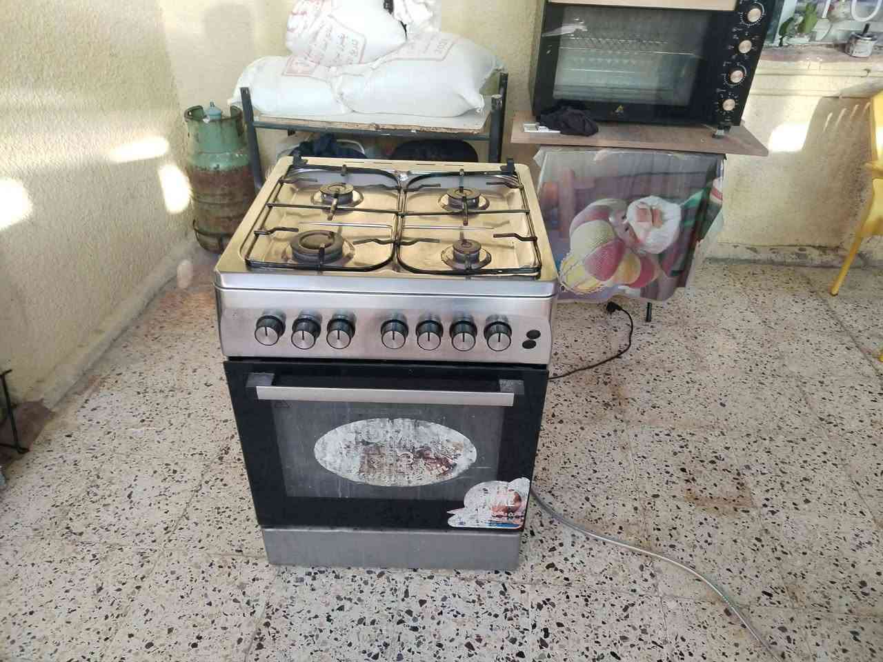 طباخ مستخدم للبيع الاربع عيون شغاله والفرن  السعر 50
‏‪***********‬‏
