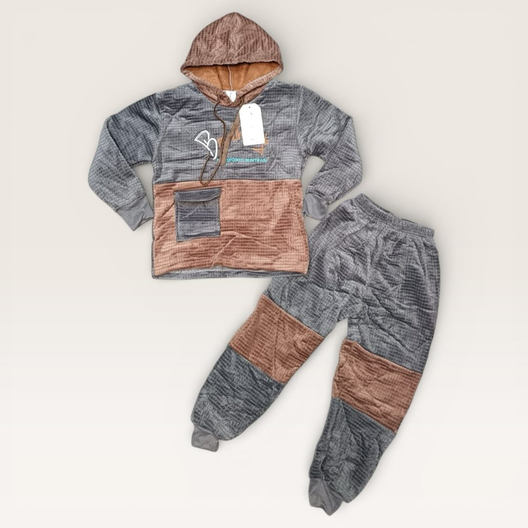 ✨ تم وصول موديلات جديدة ✨
تراك قديفة مبطن خامة دافية ومريحة للأطفال 🤍
مناسب للشتاء وبسعر يناسب الجميع 💥

🔹 القياس: من سنة ونص إلى 6 سنوات
🔹 السعر: 6,000 دينار فقط

🚚 التوصيل:
▪ النجف – الكوفة – الأقضية والمجمعات: 3,000 د.ع
▪ باقي المحافظات: 5,000 د.ع

📍 الموقع: النجف، حي الجامعة، شارع جامعة سلام، مقابل كرزات أبو حسن، مجاور مجمع بيت الكرادة
📲 للاستفسار والتوصيل واتساب فقط: ***********

حياكم الله 🌸 الكمية محدودة
