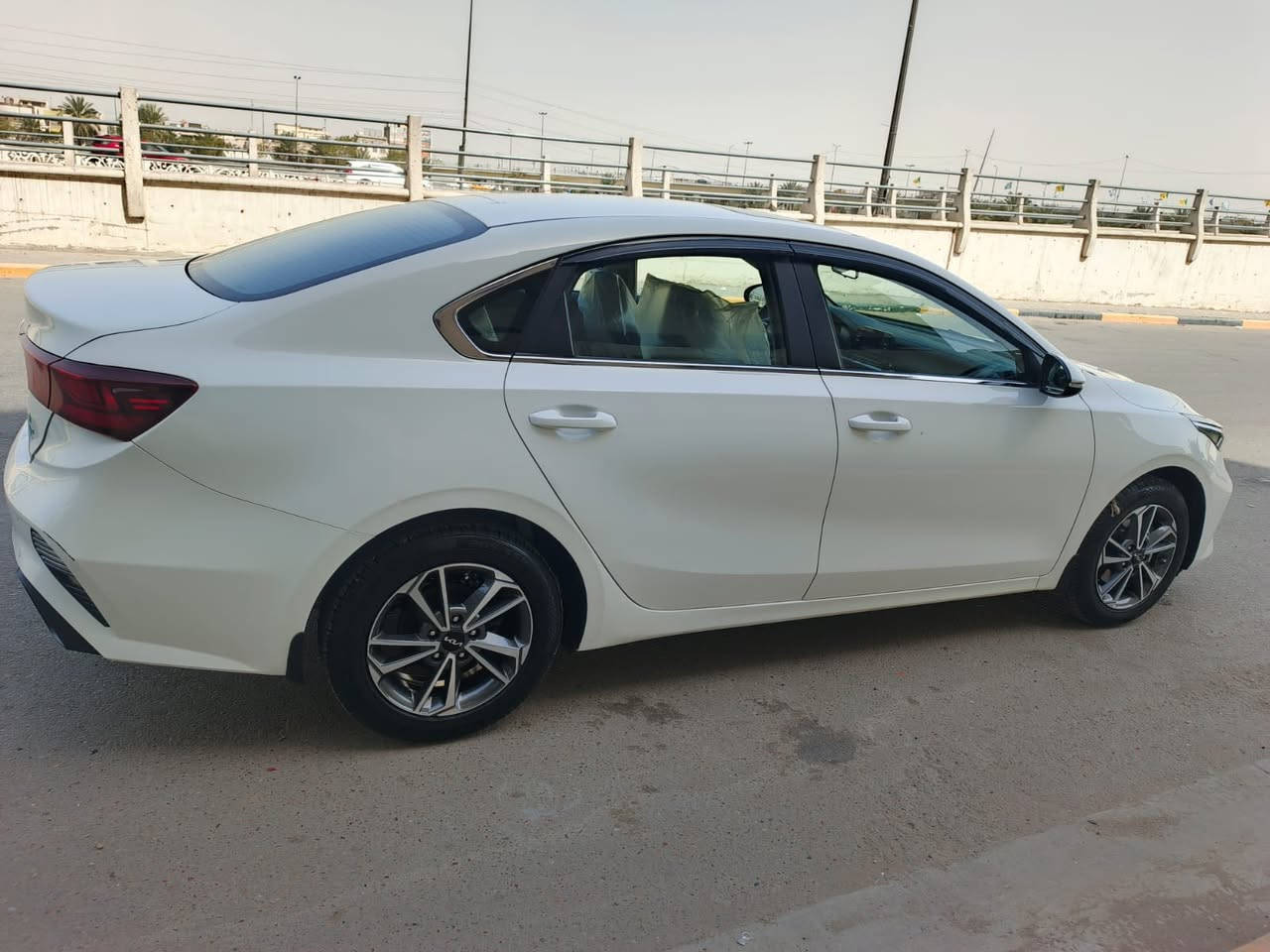 سلام عليكم سيراتو ٢٠٢٤مكينه 2000وباقي المواصفات معروفه السعر175وبيهه مجال للطيبين عنوان شارع فلسطين لاتصال ***********
