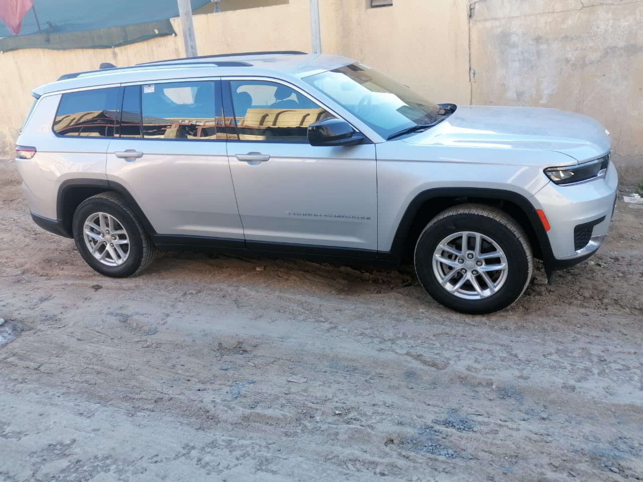 السلام عليكم 
جيب لاريدو 2023 رقم بغداد 

6 سلندر

3600 

دفع رباعي

قيادة ذاتية

تشغيل عن بعد

شفتات ستيرن

رادار امامي مع مانع تصادم

تحذير الخروج عن المسار 

تحذير تجاوز حد السرعة

مستشعر نوم السائق

حساس امطار

تعديل وضعيات المقود كهرباء

المرايات الحانبية كهربائية 

نضام الخرائط GPS 

تبريد 3 قطع

مكيف خلفي مع وحده تحكم

اوتو ستوب

ذاكرة حفظ وضعيات الجلوس
270 مكانها الديوانية 
حادث سرقة القطع الخارجية وراجعات وكاله بأمريكا 
***********
***********
