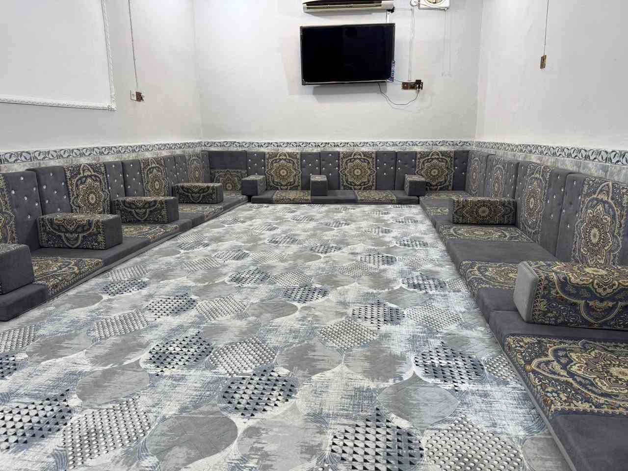 السلام عليكم ورحمة الله وبركاته
للبيع تخم ديواني ارضي تسكام 11 متر جديد شرط النظافة ، اللون رصاصي طافي 

التواصل مراسلة الصفحة او الاتصال على الرقم
***********
