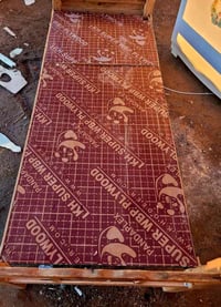 للبيع تخت نفر واحد تخت نظيف بدون عيب السعر 35وبيه مجال توصل عل رقم موب...