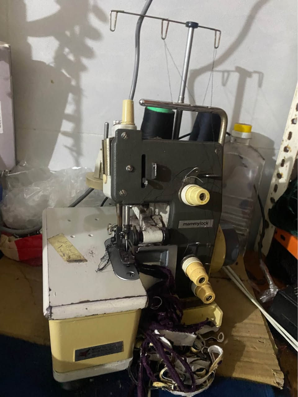 مكاين عدد 2 
نوع الاولى مكينة خياطة من شركة JAKL  سعرها 250
والثانية مكينة أوڤر سعرها 150
للتواصل *********** أربيل, العراق
