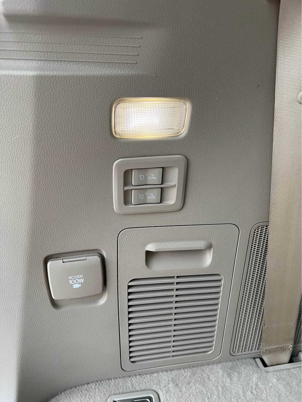 تويوتا لاندكروز (VX)twin turbo  شركة ساز اسود 
موديل 2022  
كفالة عامة حتة من الشخط وضع الشركة
مغلفة pof
رقم بغداد باسمي   
مواصفات VX فول مواصفات واحد ع واحد 
توين تيربو 
بصمه عدد 2 + بصمه ابواب 4 
فتحه يسقف 
كشنات جلد 
كشنات تدفئه +تبريد 
كراسي اثنين كهرباء 
صندوك كهرباء 
3 شاشات اصلي تطبيق 
دتاشو 
سماعات JBl دمامات 
كشنات خلفيه 
دبل رادار 
توقف ذاتي 
نقاط عمياء 
شاحن واير ليس  
ثلاجه 
سايد بريك
اوتو هولد 
لد امامي خلفي 
اشاير لكزس امامي خلفي 
لايت 3 عدسات 
كشافات ضباب 
وضعيات قياده متعدده 
ستيرن كهرباء + تدفئة 
 السياره مغلفه PPF ضمان ١٠ سنوات 
وبعد بيه هواي مواصفات معروفه مواصفات VX
عداد المسافه ٦٦الف 
السياره ب اسمي تحويل ثاني يوم 
السعر 69000  وبي مجال
العنوان بغداد الاعظمية
للاستفسار الاتصال على الرقم  *********** بغداد, العراق
