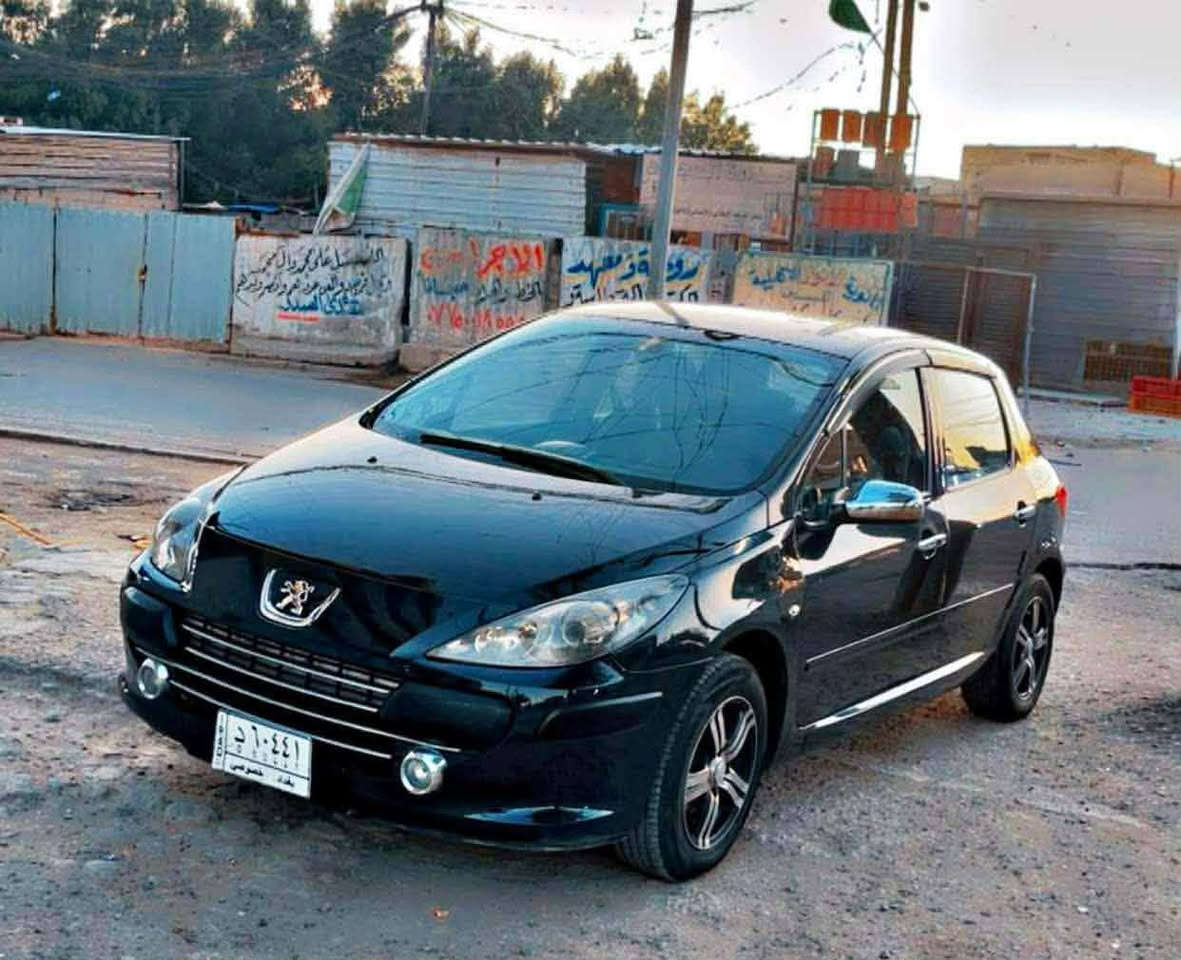 السلام عليكم للبيع بيجو 307 موديل 2006 بيه مكانات صبغ اني ابيع مصبوغ عام السيارة جاهزة من كل شيء نقصها بوشة صدر جهة السائق وميزانية وبلنص فقط  السعر 55 بيه مجال بسيط ***********
