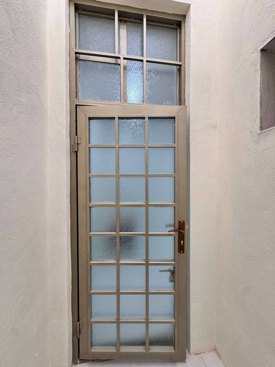 دار للبيع مساحته 100م 🏠 مكانة حي العسكري قطاع 16 بناء 

طابوق جمهوري عده الستارة البيت بي 2 غرف نوم 💤 وستقبال 

ومطبخ وصحيات بناء 2026 درجة أولى ✅

معروض مباشر من صاحب البيت 🏠 سعره مناسب جدا 

للاستفسار ☎️

***********
***********
