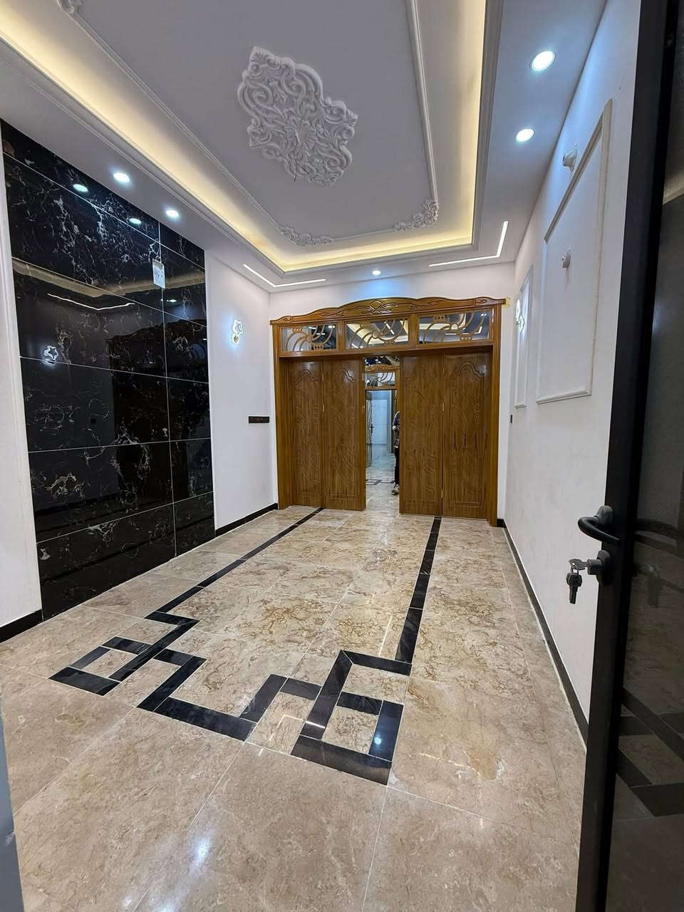 هذه البيت كلش راقي و ما مستخدم مكانه حي السلام النجف

مساحه البيت 100م يحتوي على طابقين و 3غرف نوم تفاصيله كلش راقيه 

موقعه📍حي السلام مفتوح على شارع المطبات و شارع ابو الدجاج 

البيت سعره مناسب 👌🤝

للاستفسار اكثر عن العقار للاتصال يتوفر وتساب 

0780 789 4484

تابع الصفحه 📲❤️
