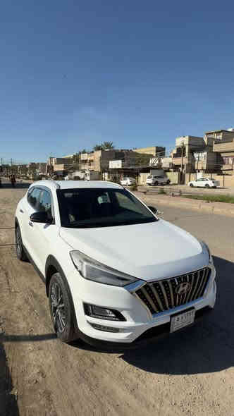 السلام عليكم 
توسان 2020 خليجي 

مواصفاتها:
السياره فول ماعدا البنراما 
كراسي 2 كهرباء 
شاحن واير ليس 
تحكمات سترين 
جلد وسياره مدوشمه اسود وبيجي جلد الاصلي
لايتات 5 عدسات IED 
اشاره لكزز 
سبيرها مناز السياره بحالت الوكاله ع ايد وحده استخدام شخصي 
المسافه 66 الف كم حقيقي 

السعر: 218 وبيها مجال بسيط 
للاستفسار : *********** حسن ♥️
