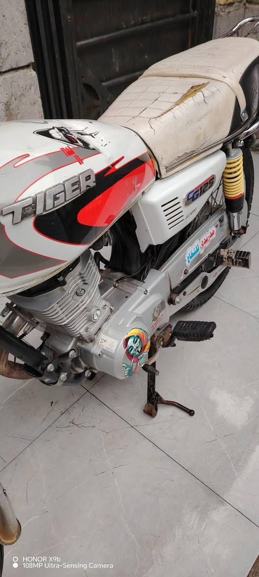 السلام عليكم اخوان دراجه للبيع      مديل 2021   حلوا او نضيفه الدراجه شغاله من  الطول للطول باتري جديد دبلات تخم جديد كهربايات كلشي يشتغل  الدراجه هندر واحد تشتغل الله شاهد  العنوان القرنه  رقمي ***********
