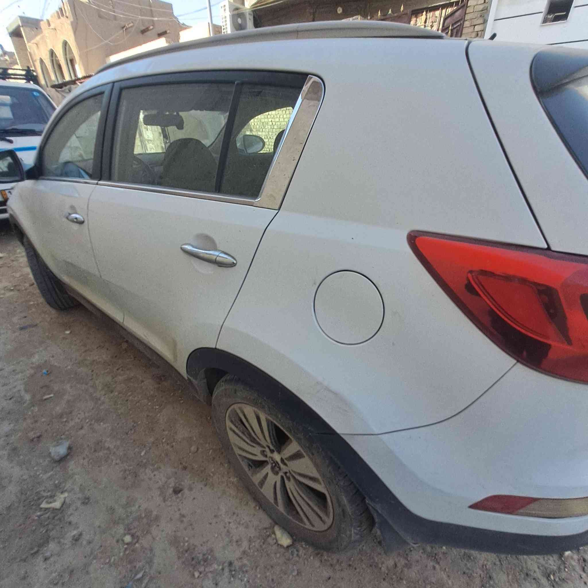 سيارة سبورتج ٢٠١٥ وارد خليجي محرك 2000 بيها تبديل ٤ قطع جاملغات ثنين وبنيد ولصندوك لسعر ١٣٠ ورقة وبيها مجال هاذ صاحب لسيارة *********** اني مكلف بل نشر مكان لسيارة بغداد قرب المشتل
