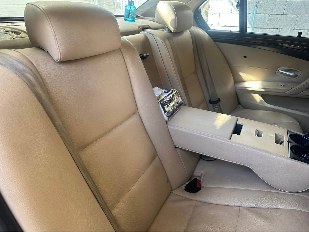 السلام عليكم 
  للبيع و مراوس حسب قناعة
Bmw e60 2008
محرك 525 n52 
خليجية وكالة العروش محرك وكير شرط مامفتوحات وكفالة
رقم و هزة جديدة بأسمي وبي دفتر بنزين
سيارة صبوغ عام للجمالية بدون ضربة 
السياره فول مواصفات
سلايت
ستيرن كهرباء 
بصمة
كير كوبرا
كشنات جلد  وخزن 
لايت داينمك و وعدسة ليد 
وضعيات قيادة 3 سبورت و عادي و اوتو
مراية كهربائي
٥ بردات 
داخل جلد اصفر
وبعد بيها ناسيهن
السيارة مابيها اي نقص من صدر وطسه ومنظومة بانزين وتبريد ثلج

سعر السيارة 120$ و بي مجال
مكاني كركوك هذا رقمي *********** كركوك, العراق
