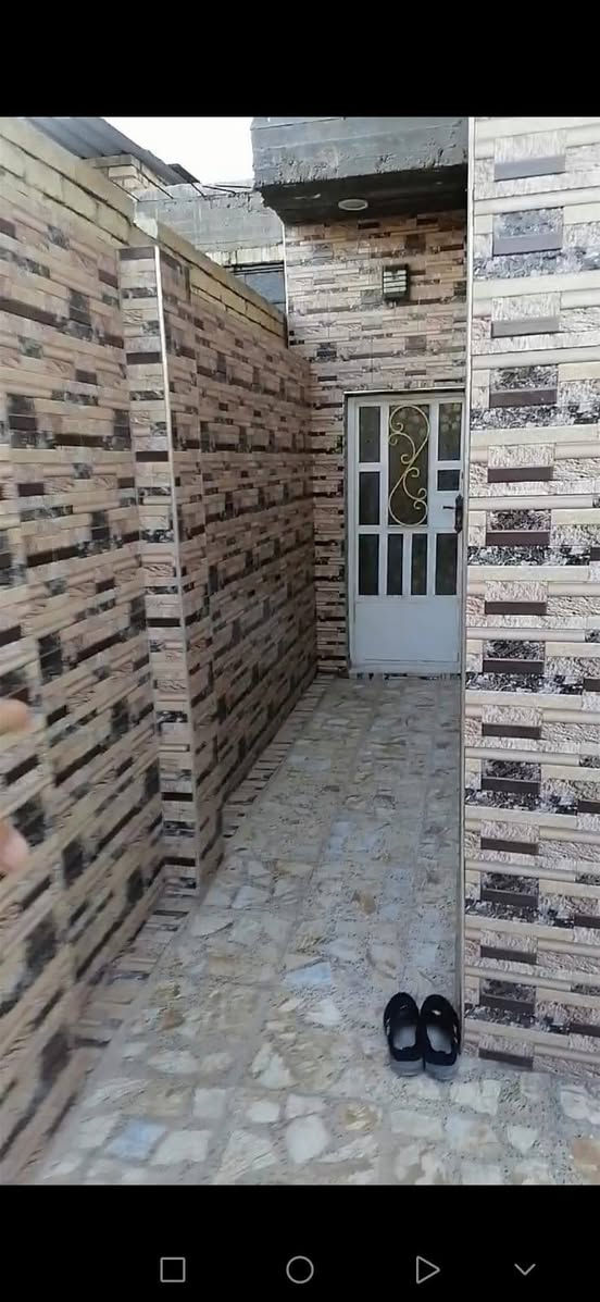 🏠 بيت للبيع – بغداد المشتل / مجمع فدك
دار جديد بناء طابوك وصب مسلح وتشطيب مرتب (مرمر + سيراميك) وجاهز للسكن مباشرة.
📐 المساحة: 130‪متر 
📍 الموقع: قريب جداً على الشارع العام – جهة المشتل
🔹 يتكون من:
غرفة نوم
استقبال
مطبخ
منور
مساحة درج
خدمات داخلية وخارجية
📄 الدار مسجل بالأمانة ومرقم بالبلدية
وتحويل امانه ومجلس بلدي ومختار 
💡 الخدمات كاملة: ماء – كهرباء – مجاري – نت ضوئي
💰 السعر: 55
📞 للاستفسار والمعاينه ***********
