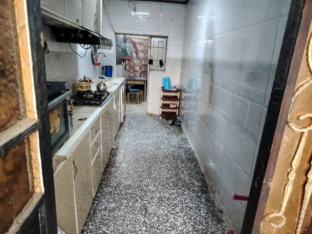 دار للبيع مساحه ١٨٠ متر واجه ٧وربع نزال ٢٥ قاطين اربع غرف نوم واستقبال وصاله ومطبخ وغرفه وخدمات وطابق الثاني ٣غرف نوم كبيرات وحمام موقع حيؤر قرب مستشفى الزهراء الاهلي مقابل مدرسه التجاره السعر ٢٨٥ مطلوب مصرف عقاري ٨٥ مليون تسديد الشهري ٤٣٨ يحتاجله صبغ ولبخ الواجه *********** واتساب بغداد, العراق
