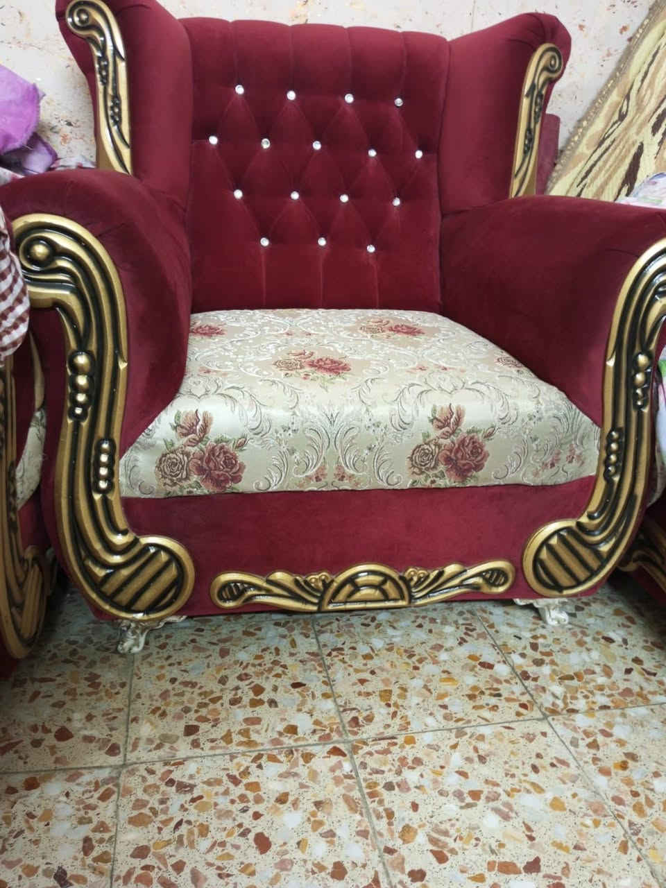 السلام عليكم تخم قنفات ١٠ مقاعد السعر ٥٠٠ قفل والمكينه ب٧٥ وبيها مجال الاتصال على الرقم ***********

