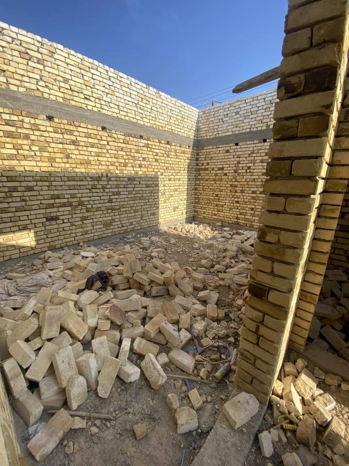 هيكل زراعي خنيطله خلف بيوت سيد مصطفى مباشرتاً يبعد عن الشارع التبليط 50متر المساحه 230م يتكون البناء من غرفتين + صاله +مطبخ+دوانيه+كلدور+صاله +منور+مجمع صحيات داخلي وخارجي+مطبخ حار  السعر 68بي مجال للأستفسار ***********
واتساب ***********
او مراجعه مكتب عقارات البركه خنيطله شارع الكراج العماره الأوله مقابيل الكراج
