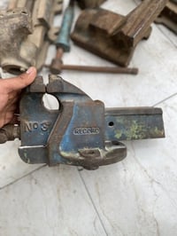 منكنة إنكليزية حجم ٣ انج طول ٣٥ سم فتحة ١٢ نقص مخدات فجوج فقط للاستفسا...